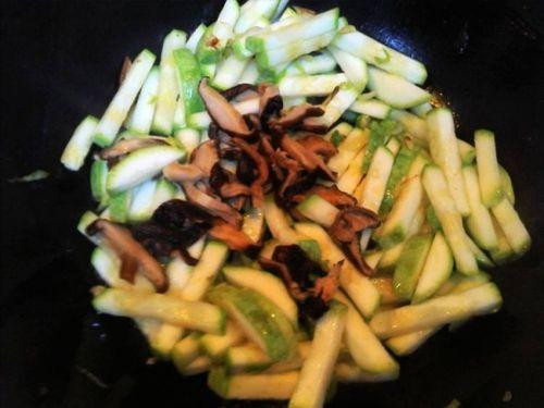 角瓜能和面瓜一起吃吗