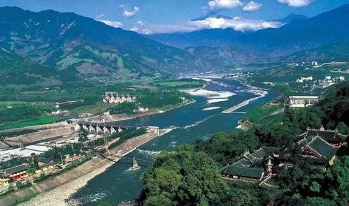 都江堰大润发吃瓜,瓜果飘香，夏日消暑好去处